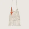 Borsa da donna in macramè in cotone color burro con ciondolo a forma di aragosta in pelle