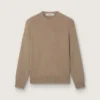 Maglione da uomo in cotone biologico color tortora chiaro con logo ricamato