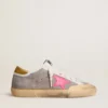Super-Star da donna in pelle scamosciata grigio tortora con stella in pelle fucsia e linguetta sul tallone in pelle scamosciata ocra