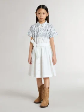 Abito camicia da bambina in tela di cotone bianca con stampa nautica blu e bordino bianco