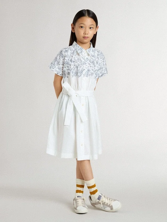 Abito camicia da bambina in tela di cotone bianca con stampa nautica blu e bordino bianco