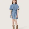 Abito camicia da bambina Journey a maniche corte in chambray di cotone azzurro con toppa ricamata