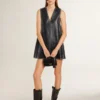 Abito da donna in nappa nera con borchie