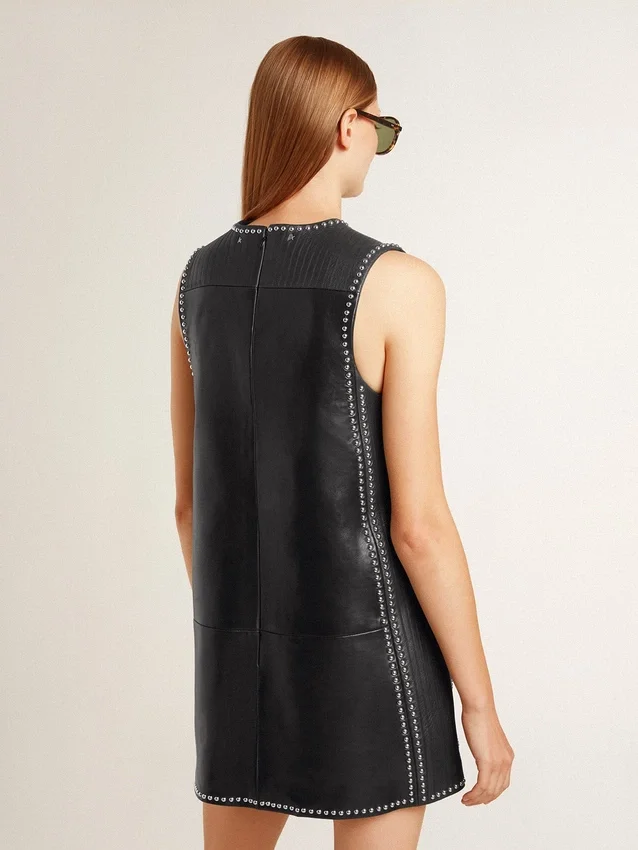 Abito da donna in nappa nera con borchie