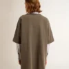 Abito-maglietta da donna grigio con effetto consumato