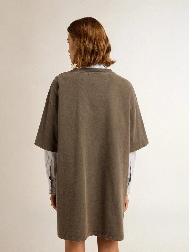 Abito-maglietta da donna grigio con effetto consumato