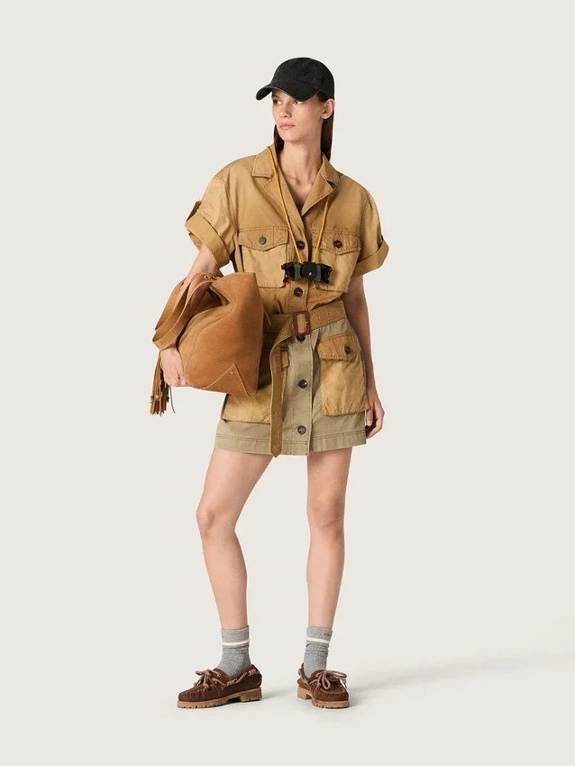 Abito safari da donna in cotone beige e verde militare con tasche maxi
