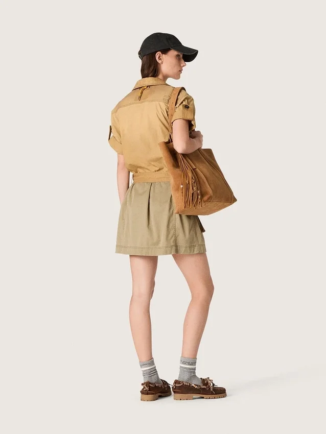 Abito safari da donna in cotone beige e verde militare con tasche maxi