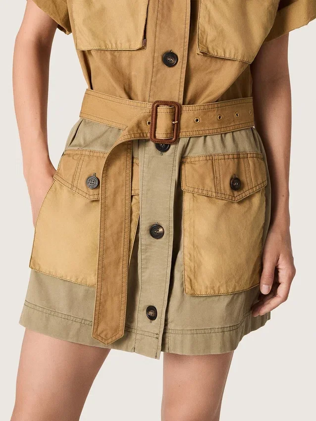 Abito safari da donna in cotone beige e verde militare con tasche maxi