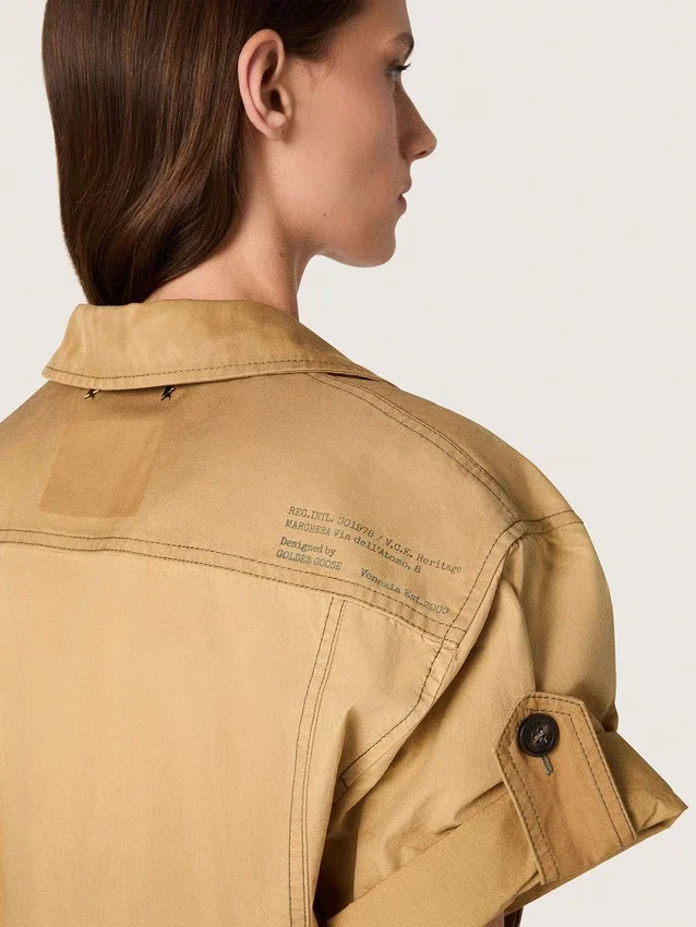 Abito safari da donna in cotone beige e verde militare con tasche maxi