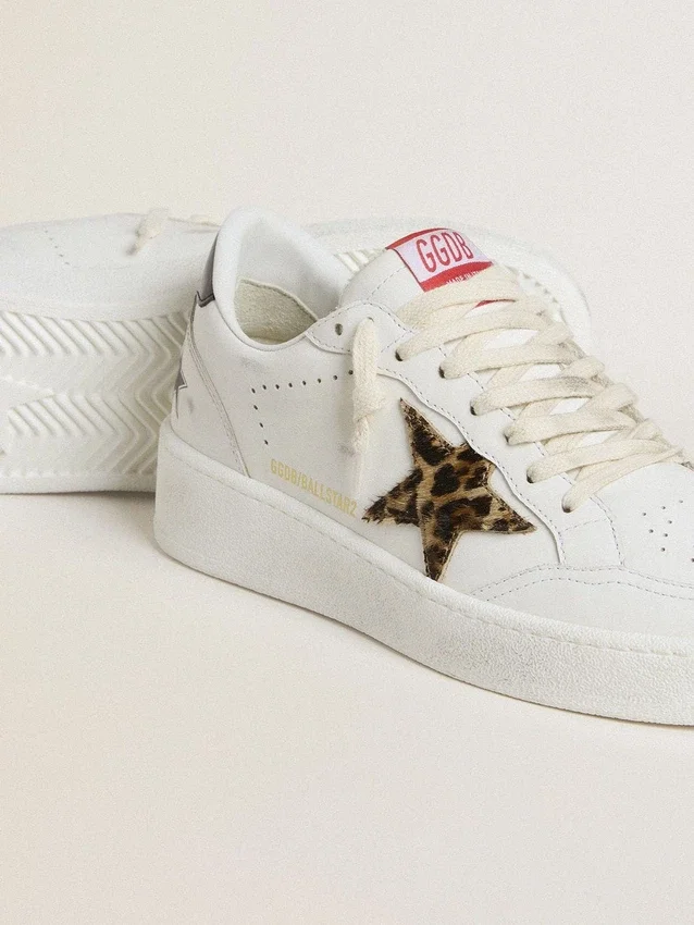 Ball Star con stella in pelle di pony leopardata e linguetta sul tallone in pelle laminata nera