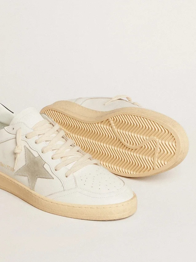 Ball Star con stella in pelle scamosciata grigio ghiaccio e linguetta sul tallone in pelle blu