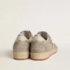 Ball Star da donna in pelle scamosciata beige con stella in pelle metallizzata dorata e scritte in perline