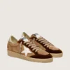 Ball Star da donna in pelle scamosciata color tabacco con stella in pelle bianca e inserti in velluto color cognac