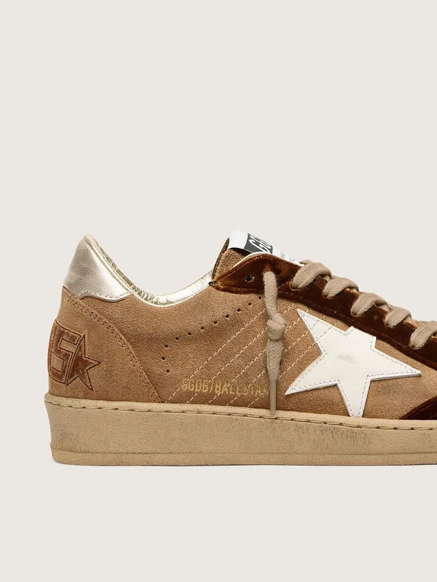 Ball Star da donna in pelle scamosciata color tabacco con stella in pelle bianca e inserti in velluto color cognac