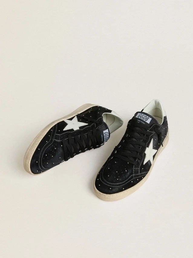 Ball Star da donna in pelle scamosciata nera con borchie e stella in pelle bianca