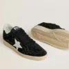 Ball Star da donna in pelle scamosciata nera con borchie e stella in pelle bianca
