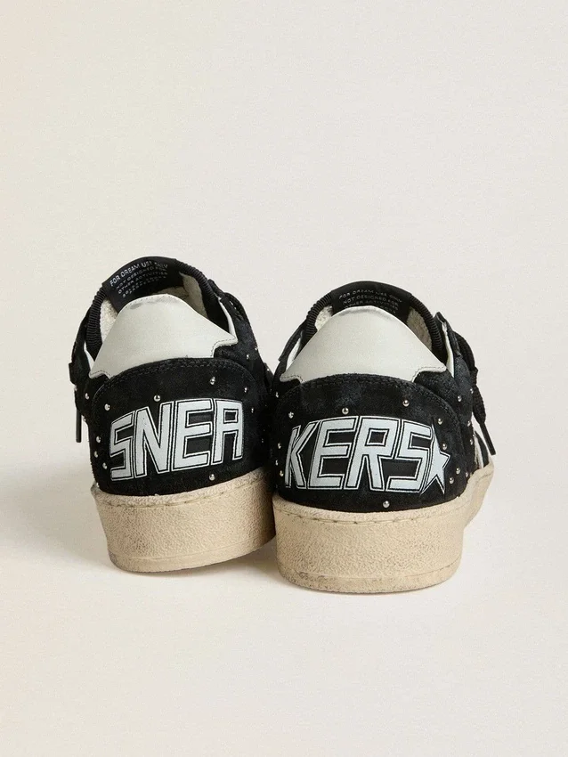 Ball Star da donna in pelle scamosciata nera con borchie e stella in pelle bianca