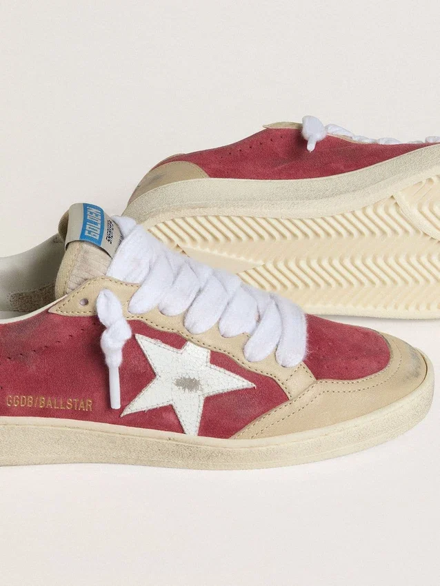 Ball Star da donna in pelle scamosciata rossa con stella in pelle scamosciata bianca effetto craquelé e linguetta sul tallone in pelle platino