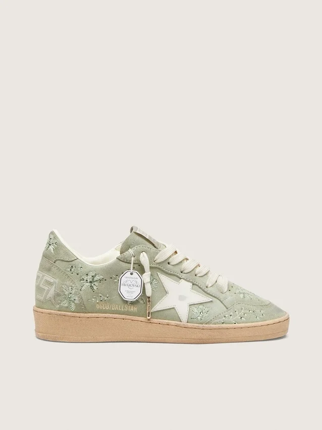Ball Star da donna in pelle scamosciata verde salvia con stella in pelle bianca e ricamo floreale Swarovski tono su tono
