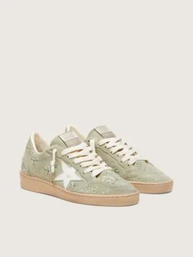 Ball Star da donna in pelle scamosciata verde salvia con stella in pelle bianca e ricamo floreale Swarovski tono su tono