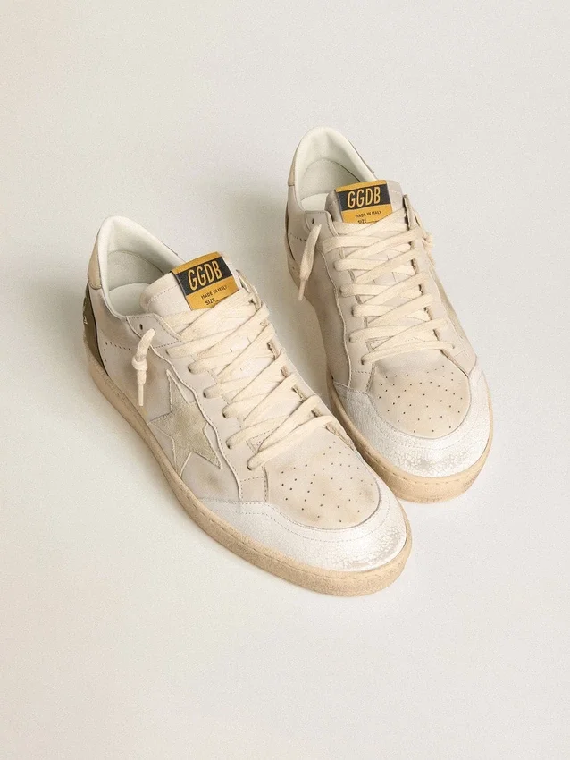 Ball Star LTD da uomo con stella in pelle scamosciata beige e linguetta sul tallone in pelle laminata platino