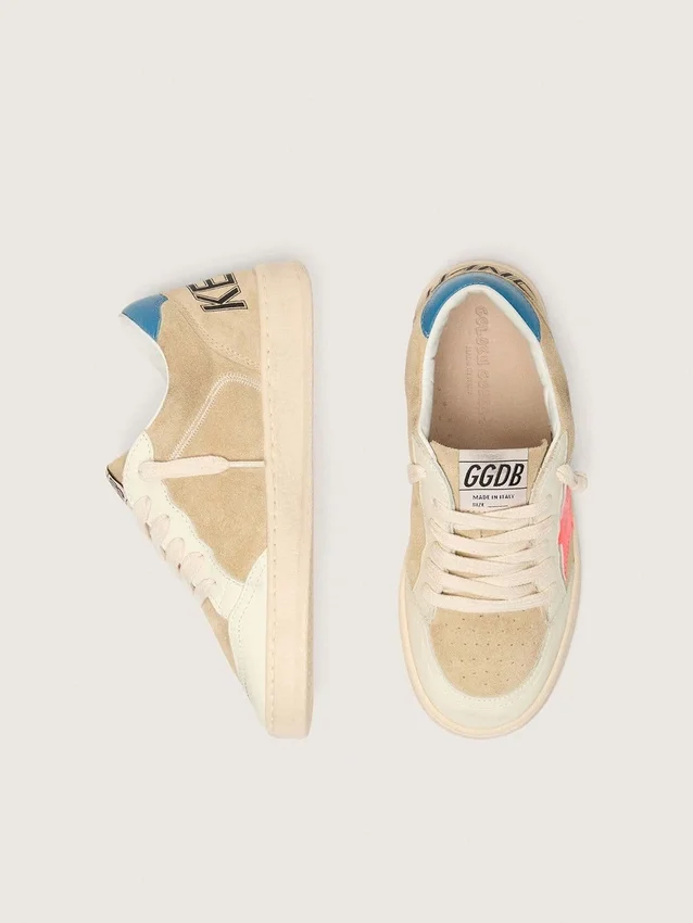 Ball Star Young in pelle scamosciata beige con stella rossa e linguetta sul tallone azzurra