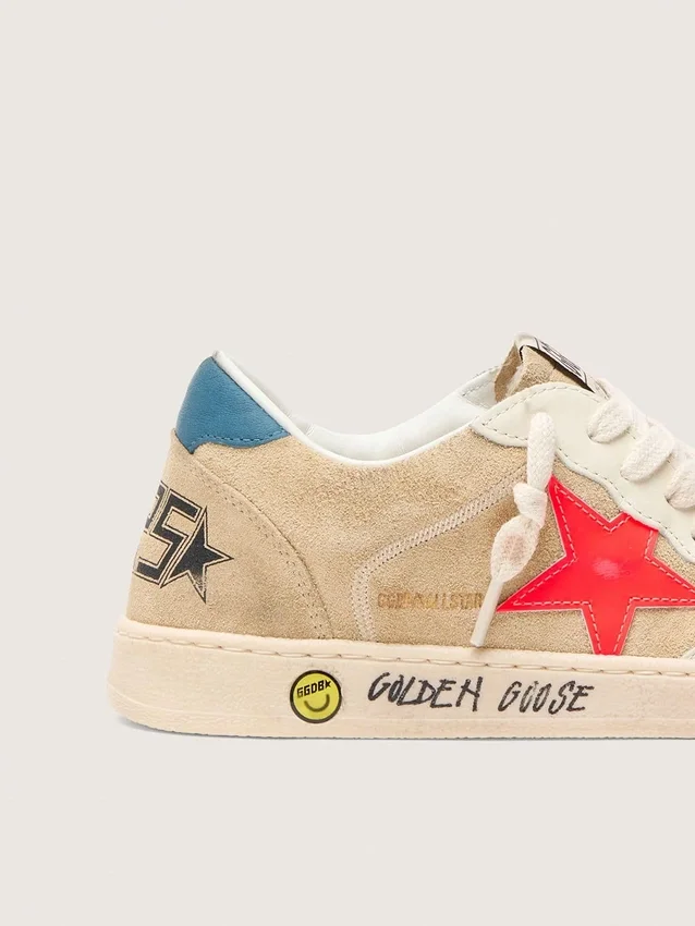 Ball Star Young in pelle scamosciata beige con stella rossa e linguetta sul tallone azzurra