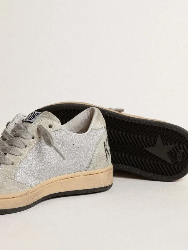 Ball Star Young in versione glitterata con inserti in pelle scamosciata grigio ghiaccio