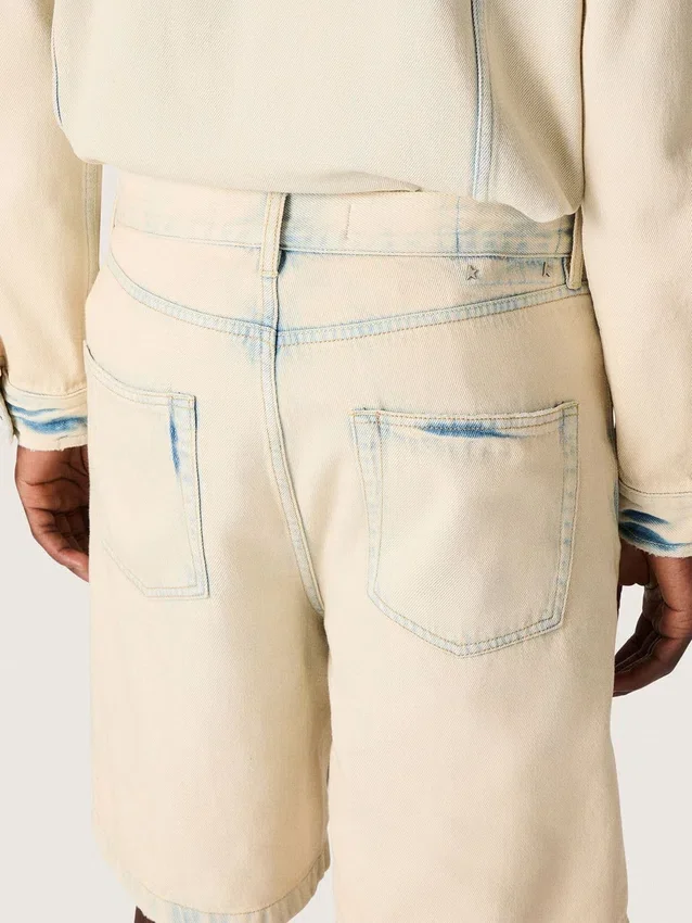 Bermuda da uomo in denim color sabbia chiaro