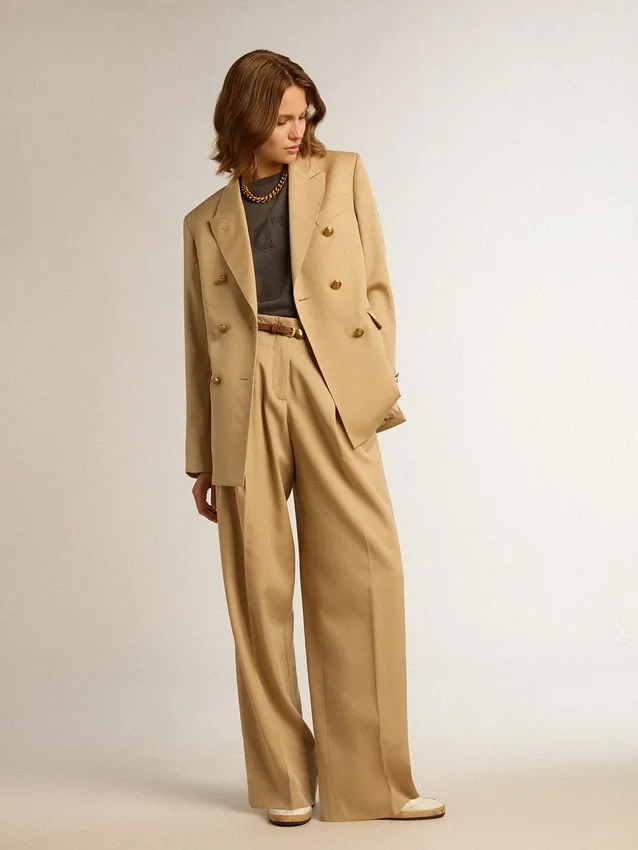 Blazer da donna doppiopetto color sabbia con bottoni araldici dorati