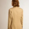 Blazer da donna doppiopetto color sabbia con bottoni araldici dorati