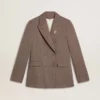Blazer da donna doppiopetto in misto lana beige a motivo chevron