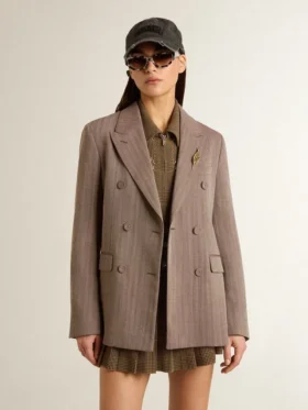 Blazer da donna doppiopetto in misto lana beige a motivo chevron