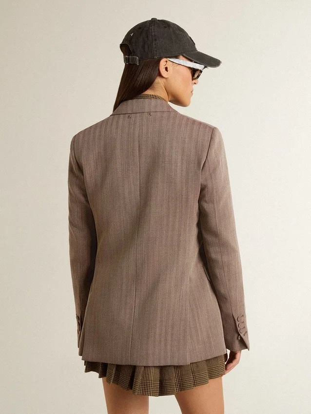 Blazer da donna doppiopetto in misto lana beige a motivo chevron