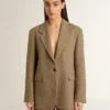 Blazer da donna monopetto in tessuto a spina di pesce color sabbia