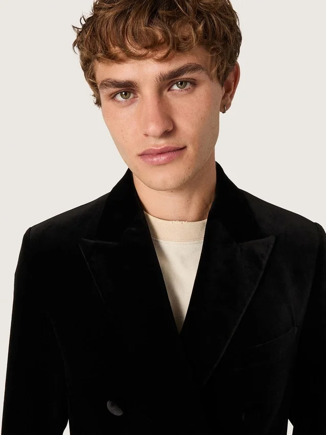 Blazer da uomo doppiopetto in velluto nero con revers in raso nero