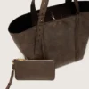 Borsa 24/7 East West in pelle marrone scuro effetto invecchiato