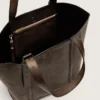 Borsa 24/7 East West in pelle marrone scuro effetto invecchiato