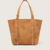 Borsa 24/7 East West in pelle scamosciata color cammello con frange
