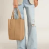 Borsa 24/7 North South in pelle color cappuccino con manici regolabili