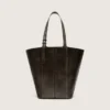 Borsa 24/7 North South in pelle nera invecchiata con manici regolabili
