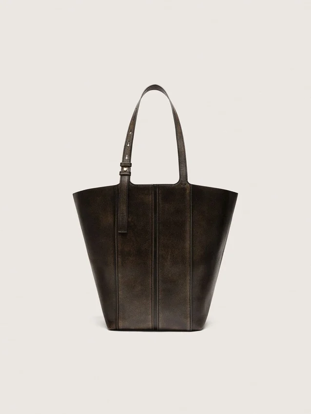 Borsa 24/7 North South in pelle nera invecchiata con manici regolabili