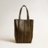 Borsa 24/7 North South in pelle nera invecchiata con manici regolabili
