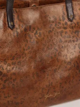 Borsa Pasadena in pelle martellata con stampa leopardata e manici neri a contrasto
