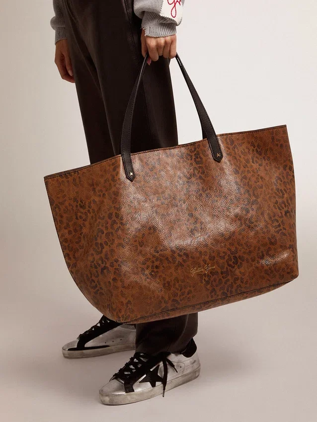 Borsa Pasadena in pelle martellata con stampa leopardata e manici neri a contrasto