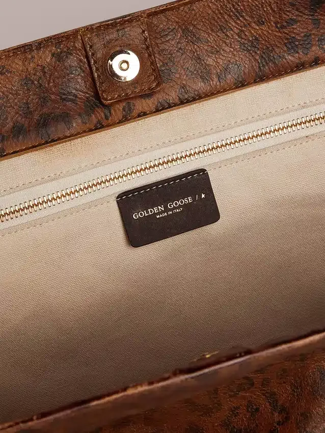 Borsa Pasadena in pelle martellata con stampa leopardata e manici neri a contrasto
