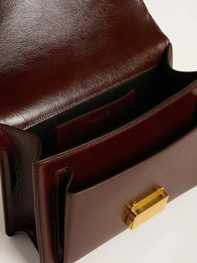 Borsa Venezia in pelle laminata marrone scuro con dettagli dorati