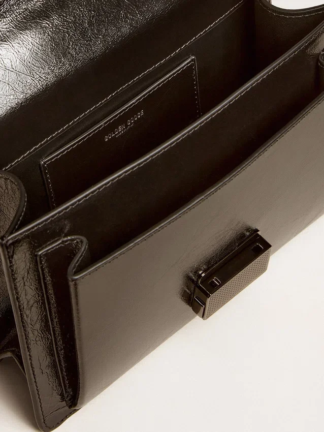 Borsa Venezia in pelle metallizzata nera con dettagli neri