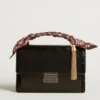 Borsa Venezia in pelle metallizzata nera con dettagli neri